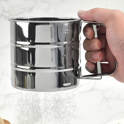 台所ステンレス鋼のふるいの細かい網の小麦粉のふるいの粉砂糖のこし器