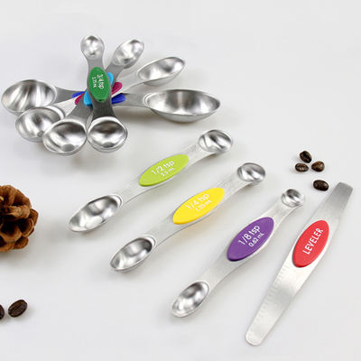 台所ステンレス鋼の乾燥したか液体のための焼ける計量スプーンのコップ