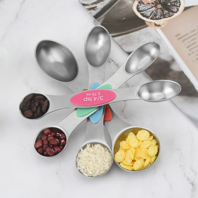 台所ステンレス鋼の乾燥したか液体のための焼ける計量スプーンのコップ