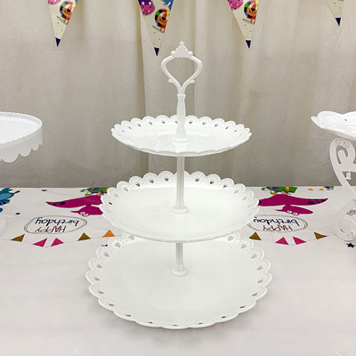 結婚式のためのプラスチック白い2つの3つの層のカップケーキの立場のフルーツの版のケーキ