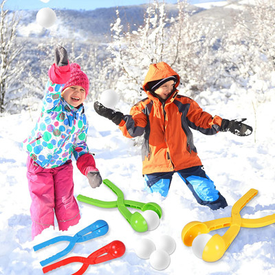 多色刷りのプラスチック雪玉メーカーの雪の球はハンドルが付いているゲームをもてあそぶ