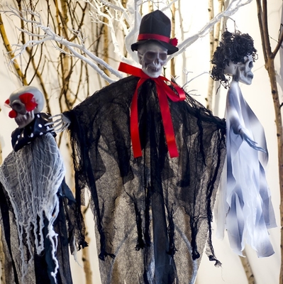 祝祭の木のための掛かる布のハロウィンの装飾の幻影