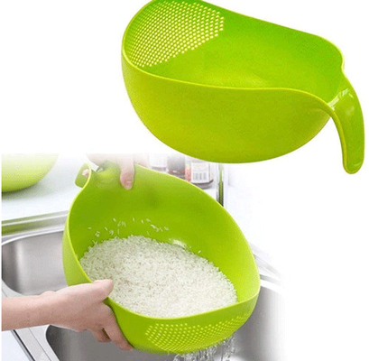 クリーニングの野菜のためのColandersを流出させるハンドルの台所が付いているプラスチック米のこし器ボール