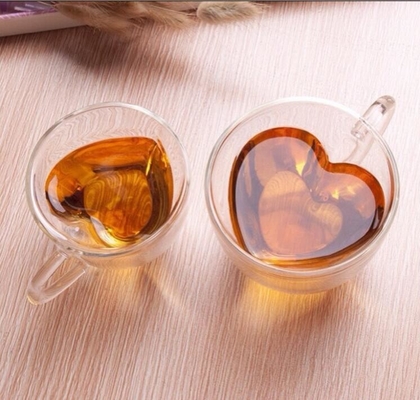 ISO9001透明なガラス習慣の飲むコップのギフト ハート形200ml-300ml