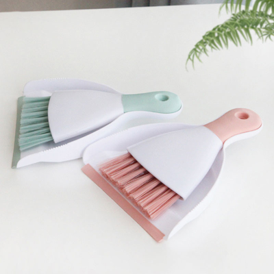 床のソファーの机キーボードおよび車のための子供のプラスチック小型ブラシそして塵取りセット