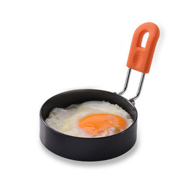 反ステンレス鋼の家庭用品2.95Inchを卵焼きリング型をオイルのブラシが付いている4パック沸騰させなさい