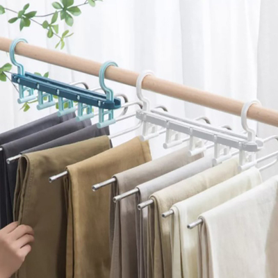 衣服のための棚を乾燥する家庭用品のスペース節約のプラスチック折るハンガー