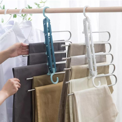 衣服のための棚を乾燥する家庭用品のスペース節約のプラスチック折るハンガー