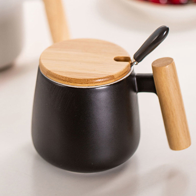 OEMの総本店400mlの陶磁器のティー カップはふたおよびスプーンによって襲う