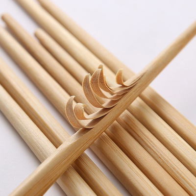 再使用可能で自然なタケ箸はレストランの調理のためにかさ張る