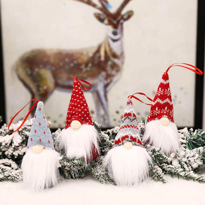 ハロウィンのハンドメイドのクリスマスはXmasの木のためのPlushノームを飾る