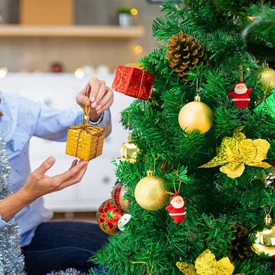 Xmasの木ホイルの小型ギフト用の箱は掛かる装飾を飾る
